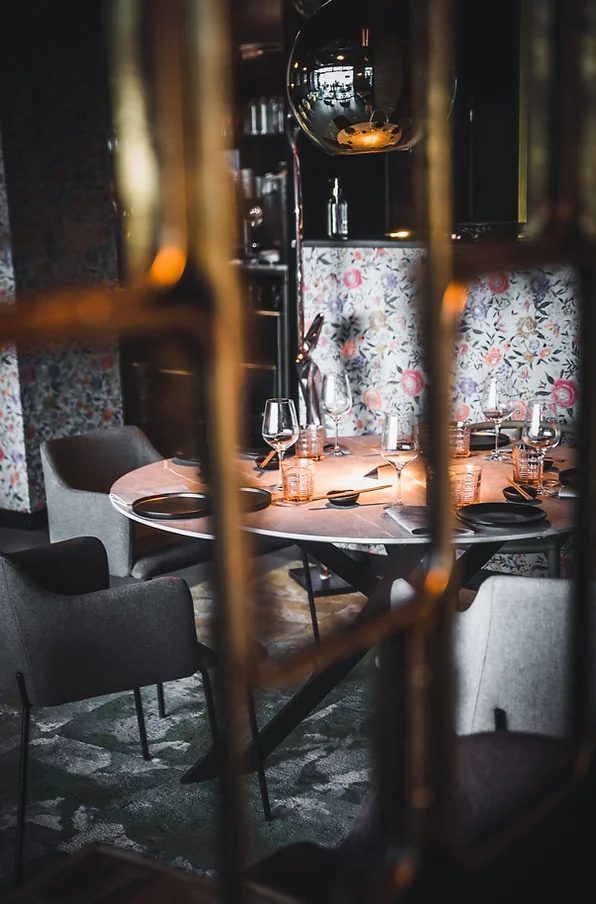 mesa en un restaurante Lamonarracha